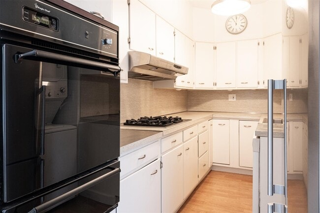 115 Wolfs Ln in Pelham, NY - Building Photo - Building Photo