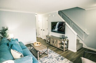 6247 Lucille Dr in North Charleston, SC - Building Photo