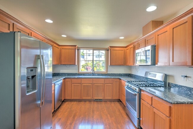 777 SW 1st Ave in Oak Harbor, WA - Foto de edificio - Building Photo