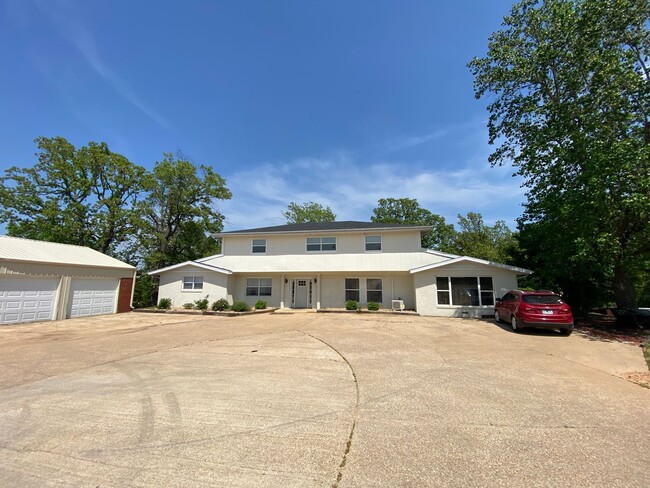 222 Vickie Lynn Ln in St. Robert, MO - Foto de edificio - Building Photo