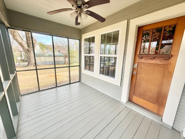 1717 E Houston St in Tyler, TX - Building Photo - Building Photo