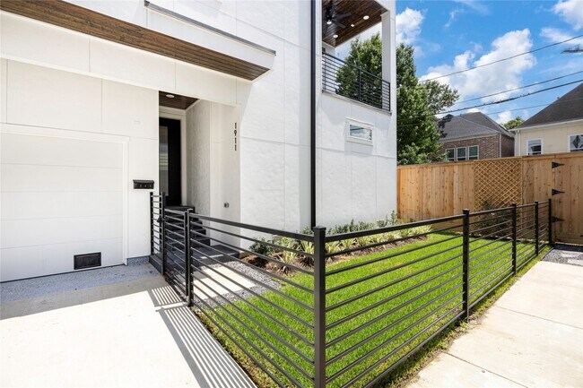 1911 Lauderdale St in Houston, TX - Building Photo - Building Photo