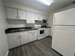 1068 Orienta Ave in Altamonte Springs, FL - Foto de edificio - Building Photo