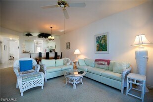7104 Barrington Cir in Naples, FL - Building Photo