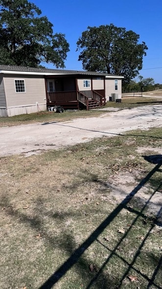 44 Lake Falls Ln in Huntsville, TX - Foto de edificio - Building Photo