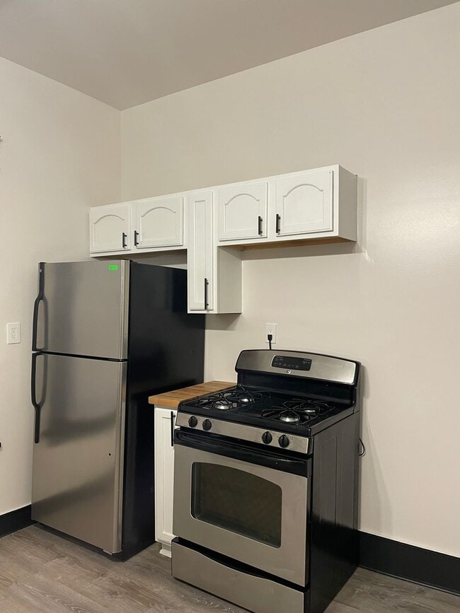 property at 2045 N Hubbard St