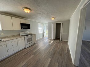 1204 W Holt St in Mebane, NC - Building Photo - Building Photo