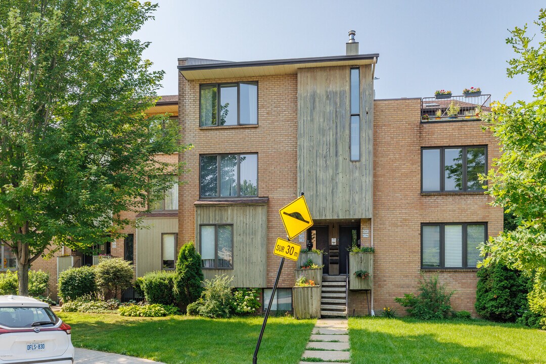 12596 Odette-Oligny Rue in Montréal, QC - Building Photo