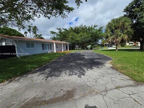 2001 NW 35th St in Oakland Park, FL - Building Photo - Building Photo