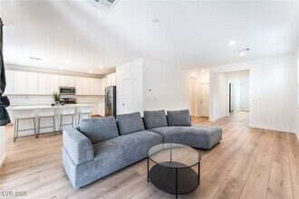 2960 Gaffer Film St in Las Vegas, NV - Building Photo - Building Photo