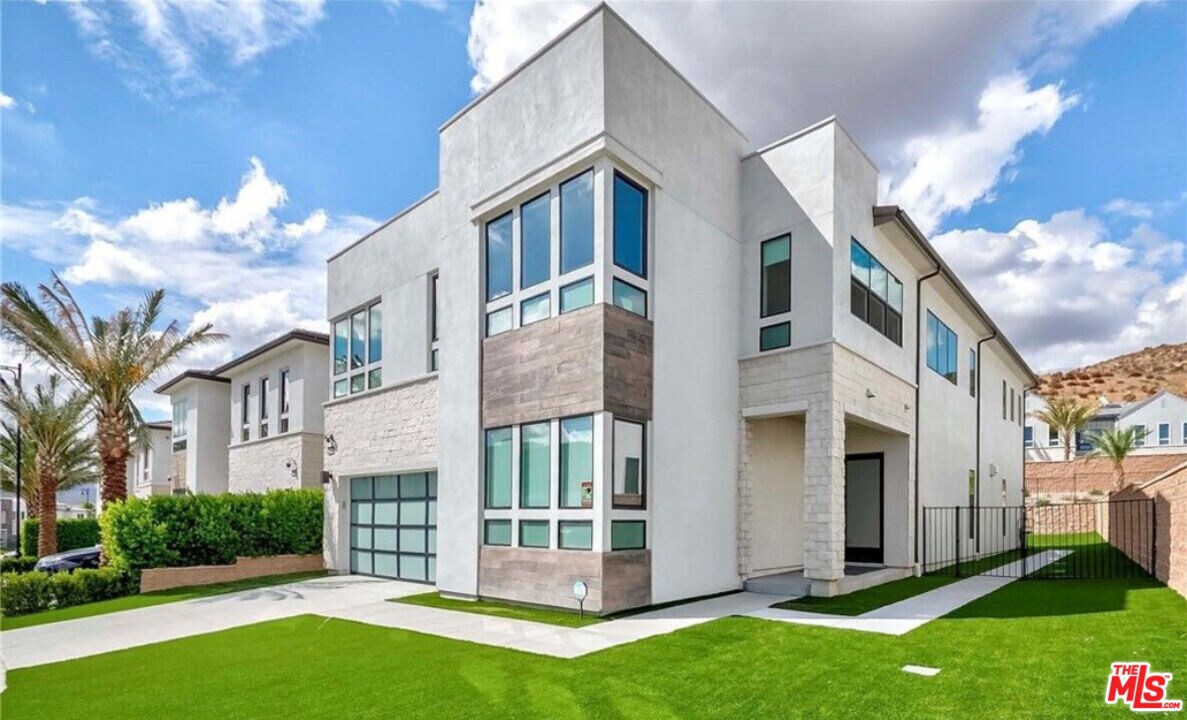 20537 Overlook Ct in Los Angeles, CA - Building Photo