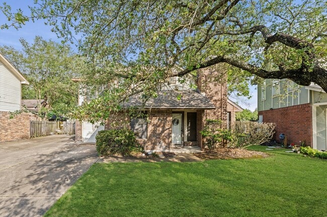 property at 25 Regency Ln