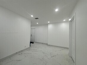 1112 NE 2nd Ct in Hallandale Beach, FL - Building Photo - Building Photo
