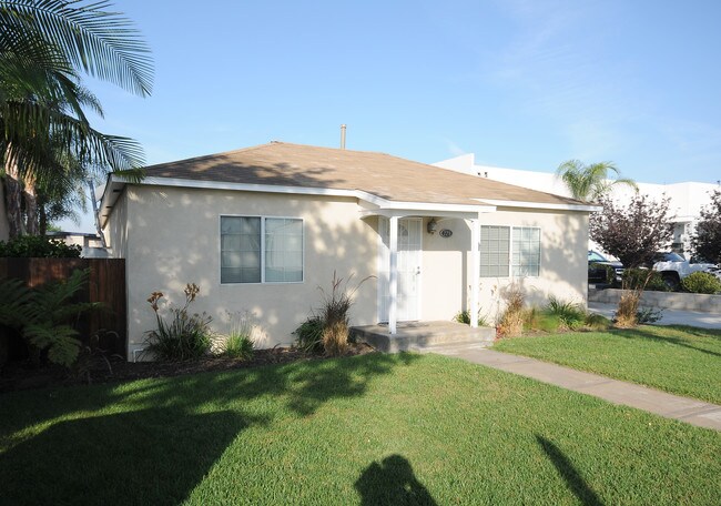 227-229 S Loara St in Anaheim, CA - Building Photo - Building Photo