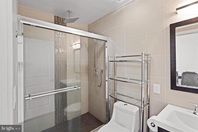 902 N 16th St in Philadelphia, PA - Building Photo - Building Photo