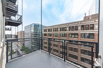 565 W Quincy St, Unit 807 in Chicago, IL - Building Photo - Building Photo