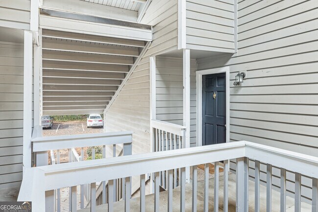 408 Warm Springs Cir in Roswell, GA - Building Photo - Building Photo