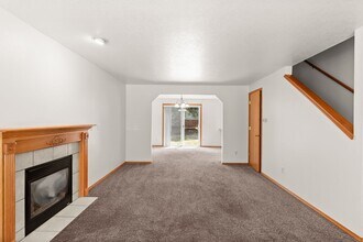 6032 SE Reedway St in Portland, OR - Building Photo - Building Photo