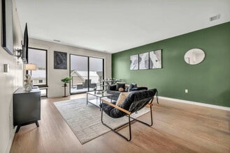 2189 Cornell Rd in Cleveland, OH - Foto de edificio - Building Photo