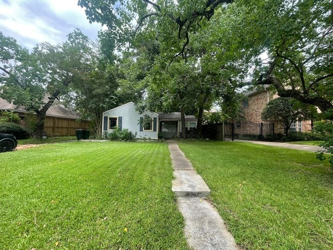 property at 3610 Gramercy St