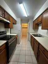 9700 Leawood Blvd in Houston, TX - Building Photo