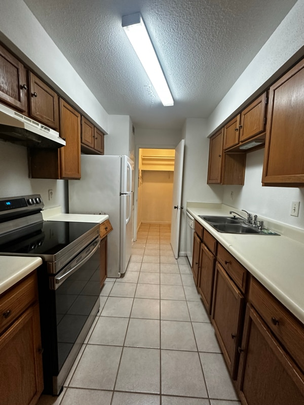 property at 9700 Leawood Blvd
