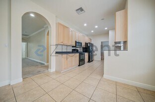 5111 W Hyde Park Ct in Ft. Myers, FL - Building Photo