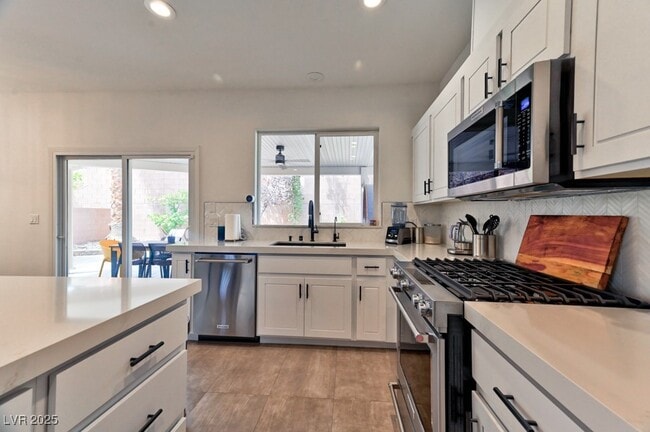 1041 Chestnut Chase St