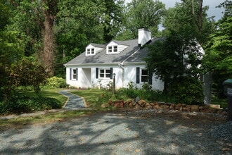 116 Howard Dr, Unit Apt #1 in Charlottesville, VA - Building Photo - Building Photo