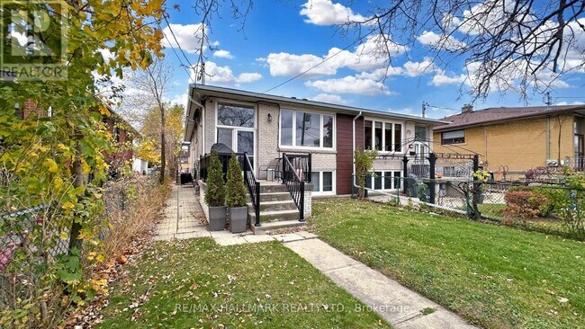 3572 Dufferin St in Toronto, ON - Building Photo - Building Photo