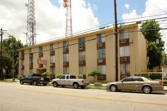 Metro House Apartments in San Antonio, TX - Foto de edificio - Building Photo