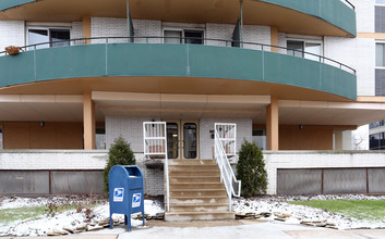 Laronde Apartments in Cleveland, OH - Foto de edificio - Building Photo