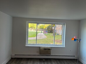 1880 Bonnie Ln in Hoffman Estates, IL - Building Photo - Building Photo