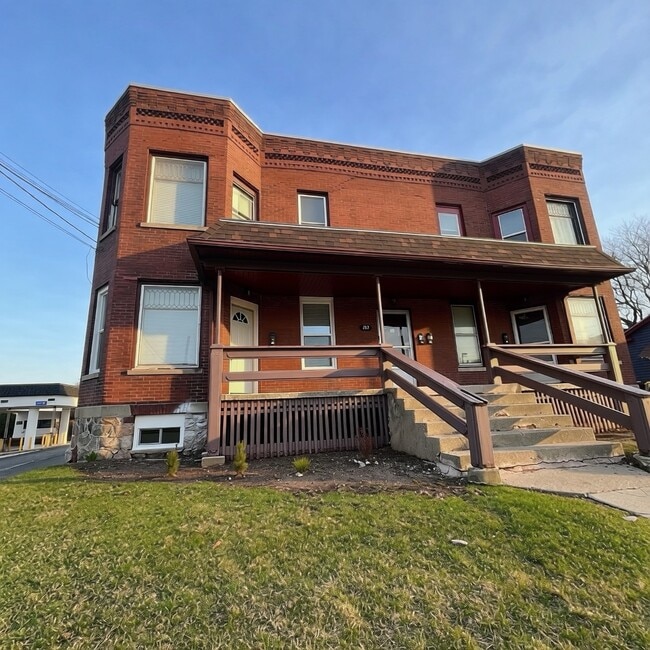 property at 212 E Calhoun St