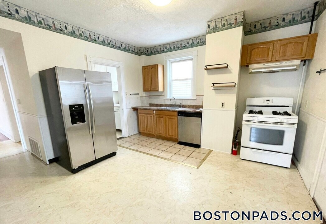 45 Crescent Ave in Boston, MA - Building Photo