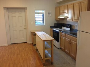 811 7th St NE, Unit 1 in Washington, DC - Foto de edificio - Building Photo