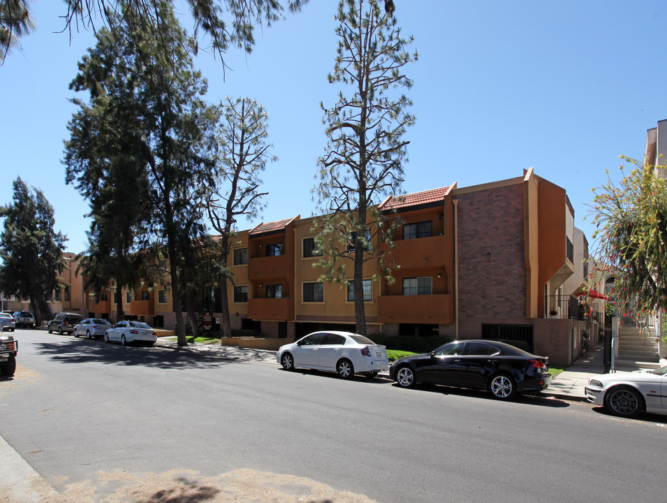 7235 Baird Ave in Reseda, CA - Building Photo