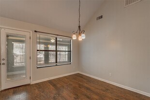 1713 Greenway Dr in Huntsville, TX - Building Photo