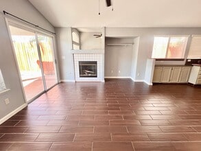 5585 W Chennault Ave in Fresno, CA - Building Photo - Building Photo
