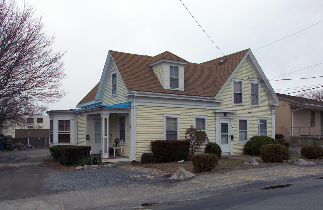 21 Pleasant St in Hyannis, MA - Building Photo