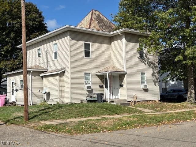 332 2nd St NE in New Philadelphia, OH - Building Photo