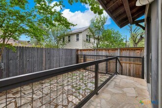 1091 Mulberry Ave in New Braunfels, TX - Building Photo - Building Photo