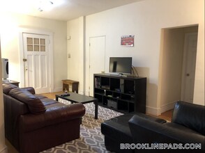 316 St Paul St in Brookline, MA - Foto de edificio - Building Photo