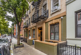 227-231 W 16th St in New York, NY - Building Photo - Building Photo