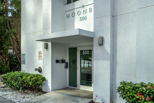 Moon Bay in Miami, FL - Foto de edificio - Building Photo