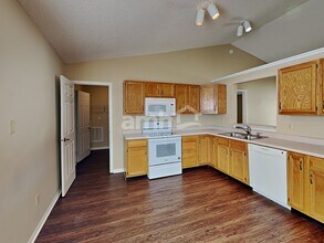 571 Bay Ct N in Franklin, IN - Building Photo - Building Photo