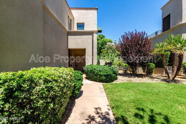 8989 N Gainey Center Dr in Scottsdale, AZ - Building Photo - Building Photo
