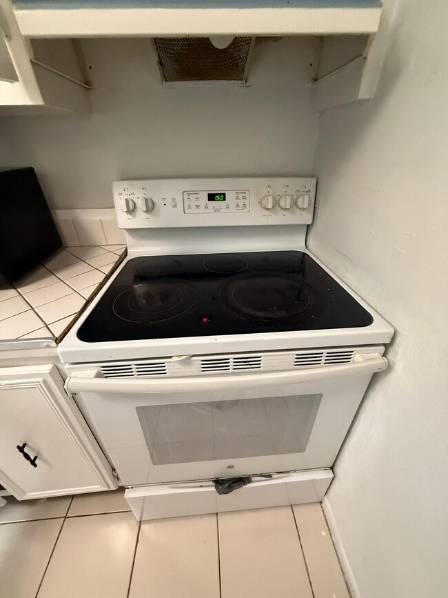 5737 Blueberry Ct in Lauderhill, FL - Building Photo - Building Photo