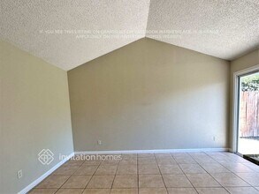 7800 Scottsdale Dr in Sacramento, CA - Building Photo - Building Photo