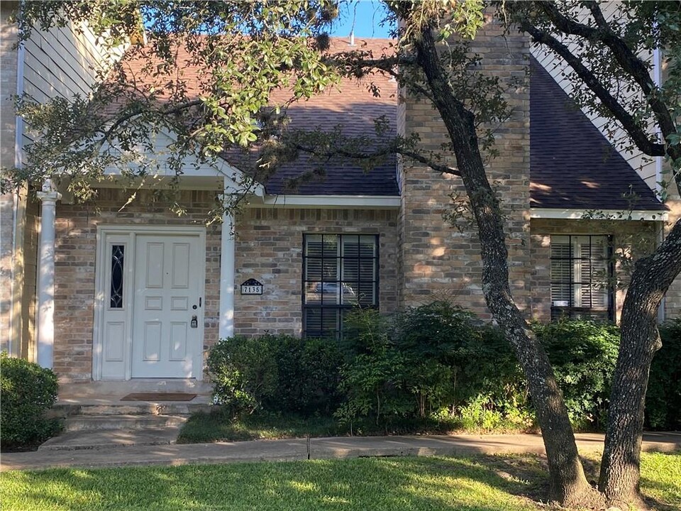 7135 Chimney Corners in Austin, TX - Building Photo